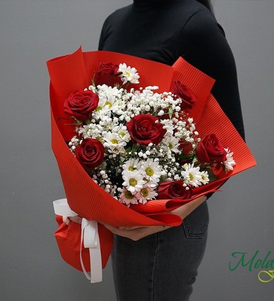 Букет с красными розами и белой хризантемой Фото 394x433
